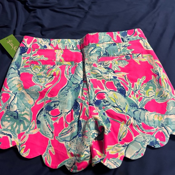 NWT Lily Pulitzer Buttercup Stretch Shorts- LOBSTERS IN LOVE pattern - Picture 2 of 5